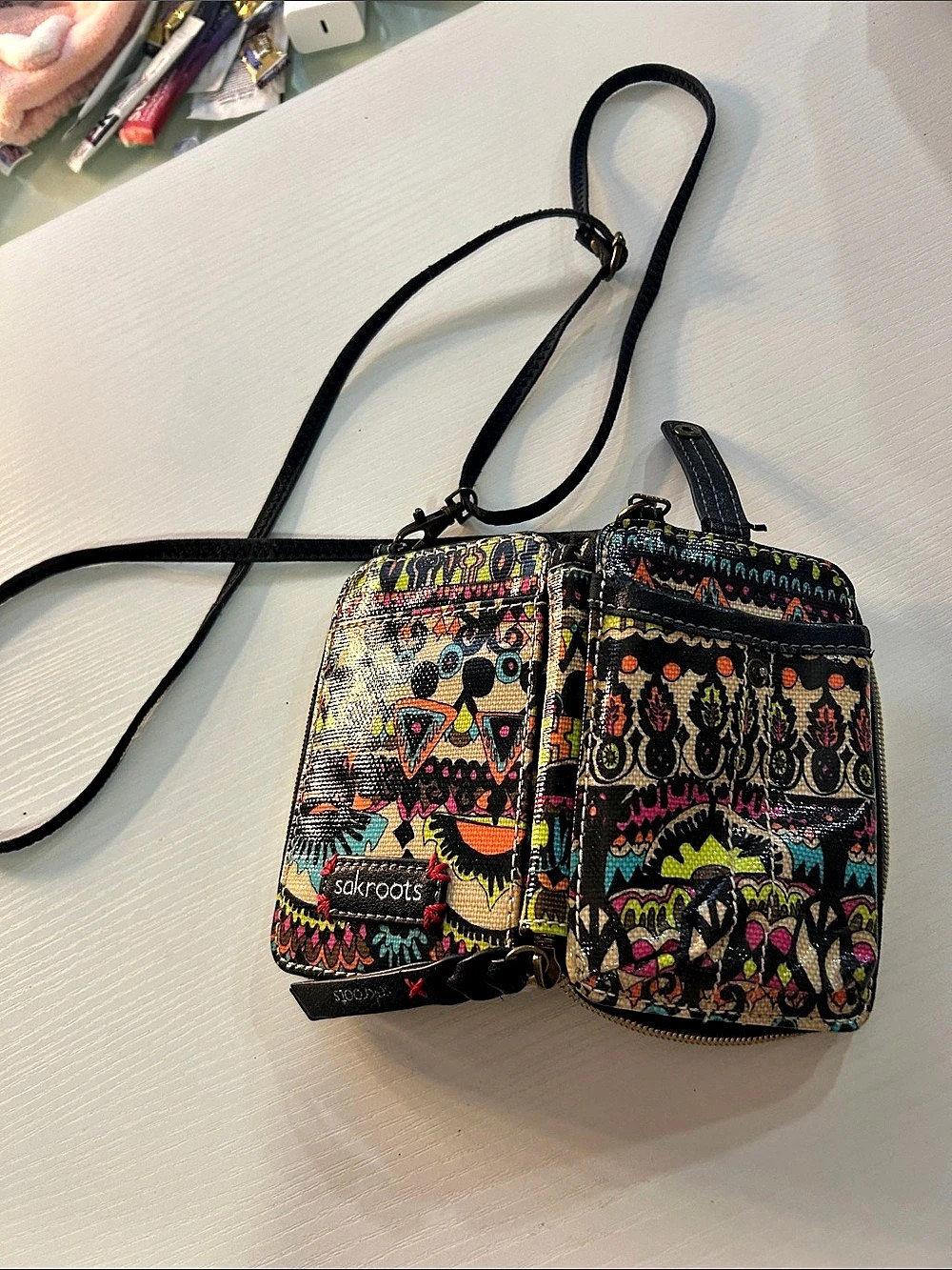 sakroots Artist Circle Large Smartphone Crossbody Black & Multicolor